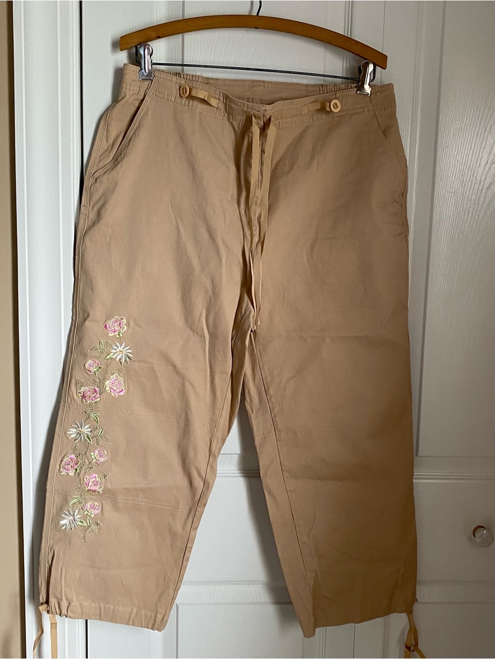 Tan Beige Embroidered Floral Capri Pants 1X Tie Legs Cotton Y2K Cottagecore Boho